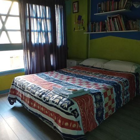 Cuartos En El Segundo Piso De Casa De Artista En Flores Lägenhet Buenos Aires Exteriör bild