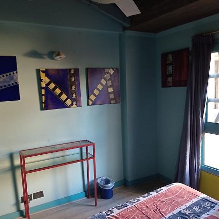 Cuartos En El Segundo Piso De Casa De Artista En Flores Lägenhet Buenos Aires Exteriör bild