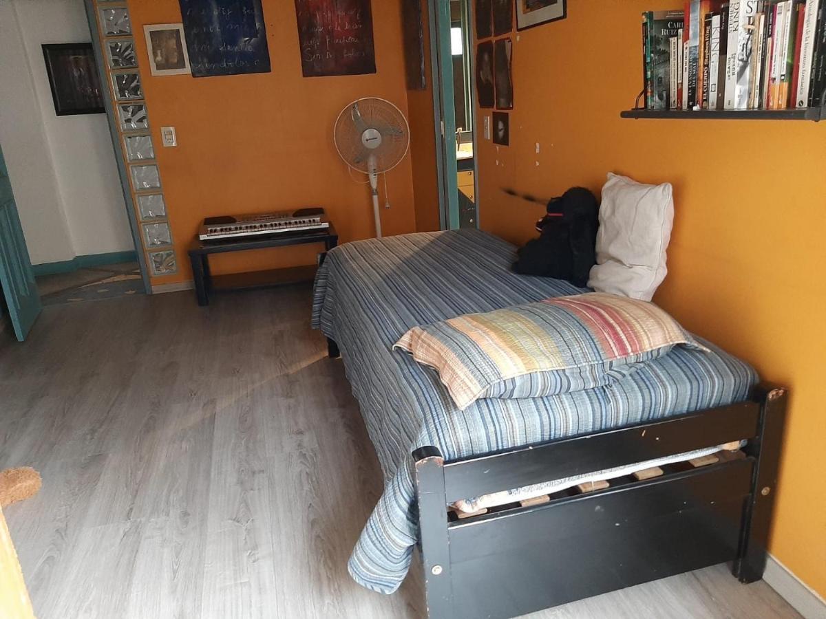 Cuartos En El Segundo Piso De Casa De Artista En Flores Lägenhet Buenos Aires Exteriör bild